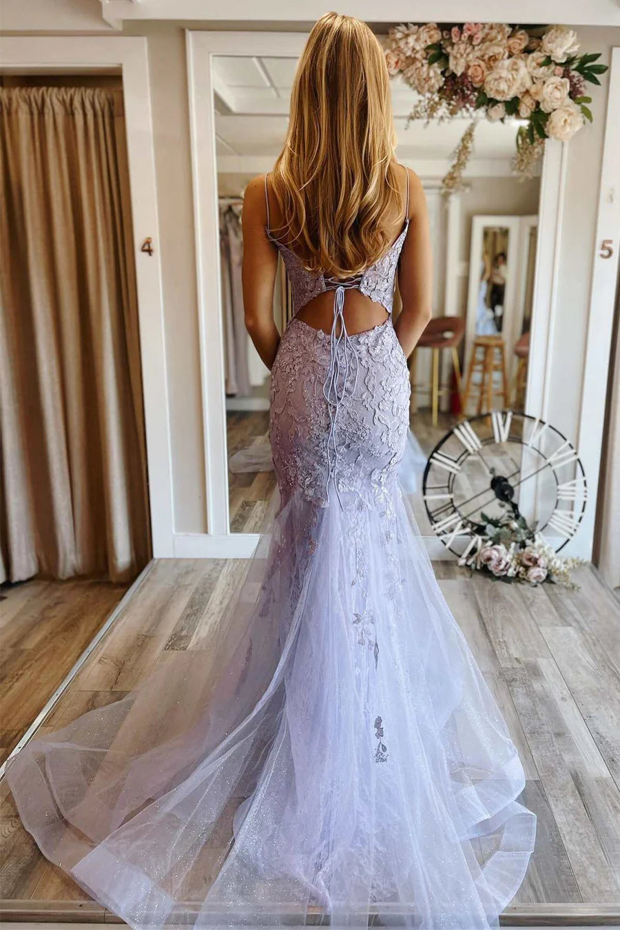 Vestido de fiesta de tul con espalda descubierta y encaje floral